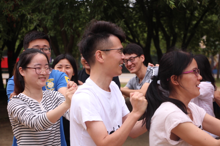 户外拓展！团结的小船乘风破浪